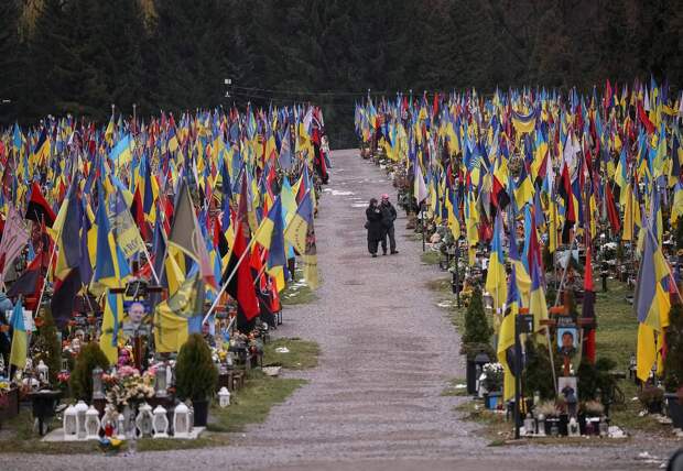 На Украине разгорелся скандал из-за военного кладбища