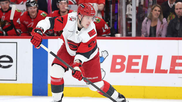 Никишин возобновил тренировки на льду после сотрясения мозга