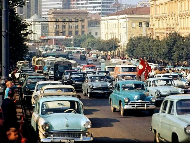 Атмосферные снимки автомобилей времён СССР