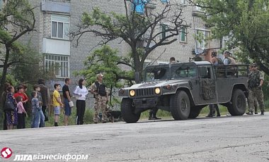 Боевики обстреляли колонну переселенцев - СМИ Боевики обстреляли колонну переселенцев - СМИ