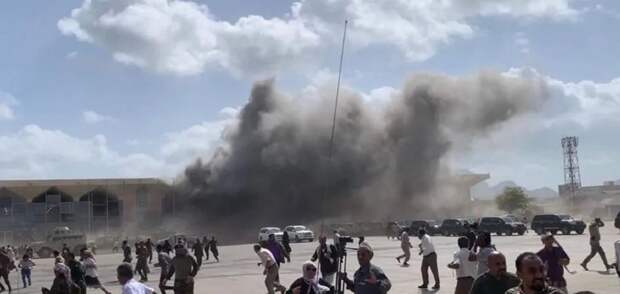 Мощные взрывы прогремели в йеменском аэропорту в момент прибытия нового правительства