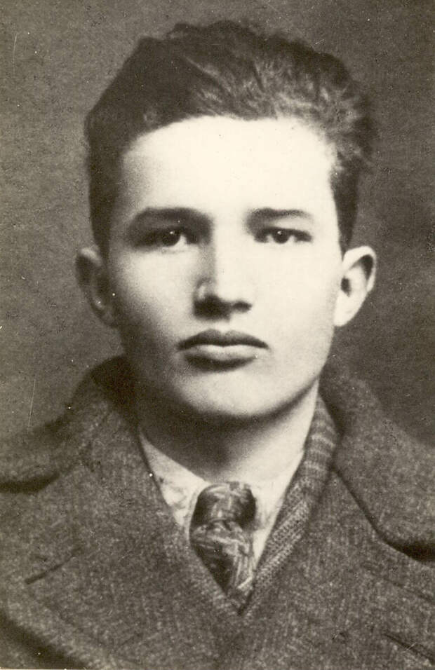 Н. Чаушеску в подростковом возрасте