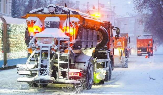 Городские службы круглосуточно ликвидируют последствия снегопада