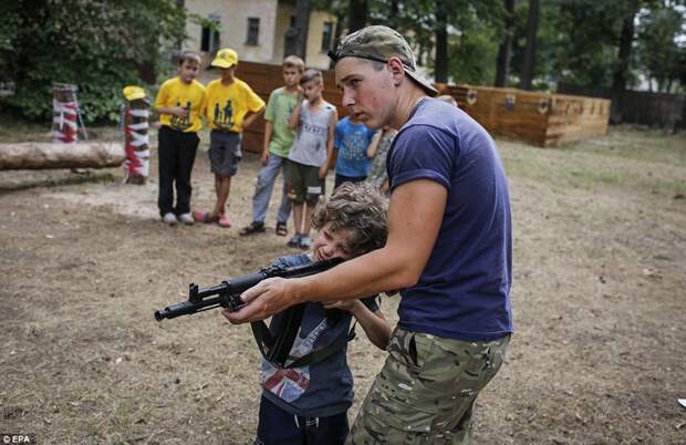 В то время как дети республик Донбасса за 8 лет войны научились спасаться от...