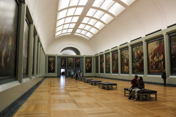Лувр — самый грандиозный художественный музей в мире