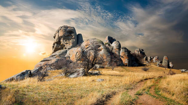 Завораживающие виды Крымской "Долины Привидений"