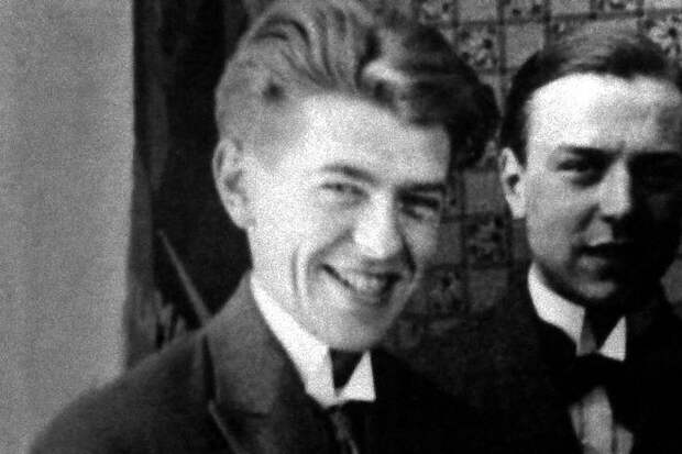 Рене Магритт в молодости.