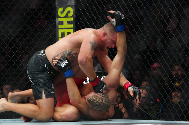 Гейджи победил Пимблетта и стал временным чемпионом UFC