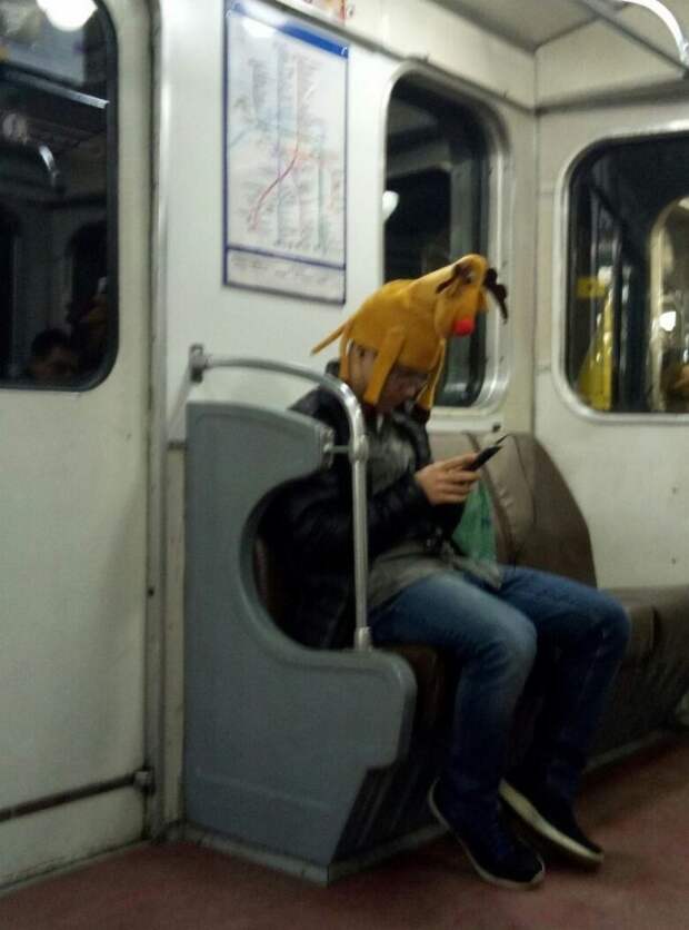 Модники и странные персонажи в метро