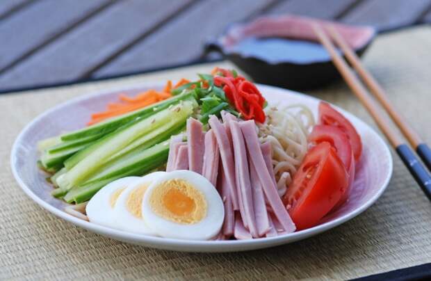 Невероятно вкусный японский салат. \ Фото: mycooktes.ru. Невероятно вкусный японский салат. \ Фото: mycooktes.ru.