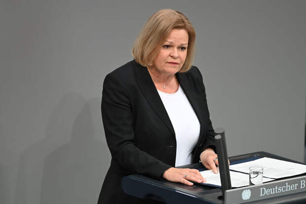 Глава МВД Германии Фезер сообщила о росте числа преступлений против политиков