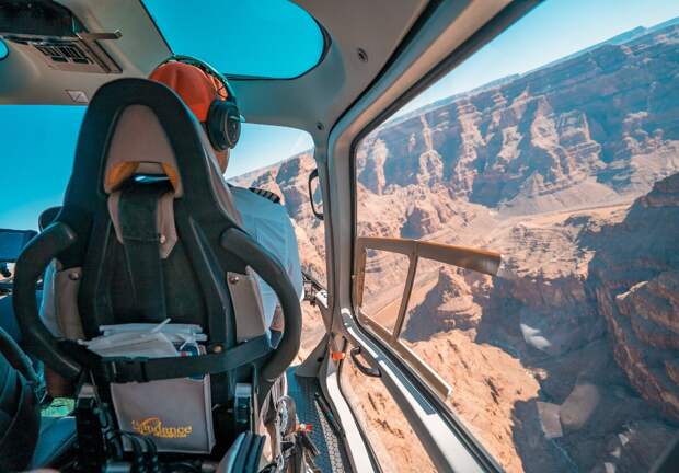 На вертолете над Гранд Каньоном. Фото: 