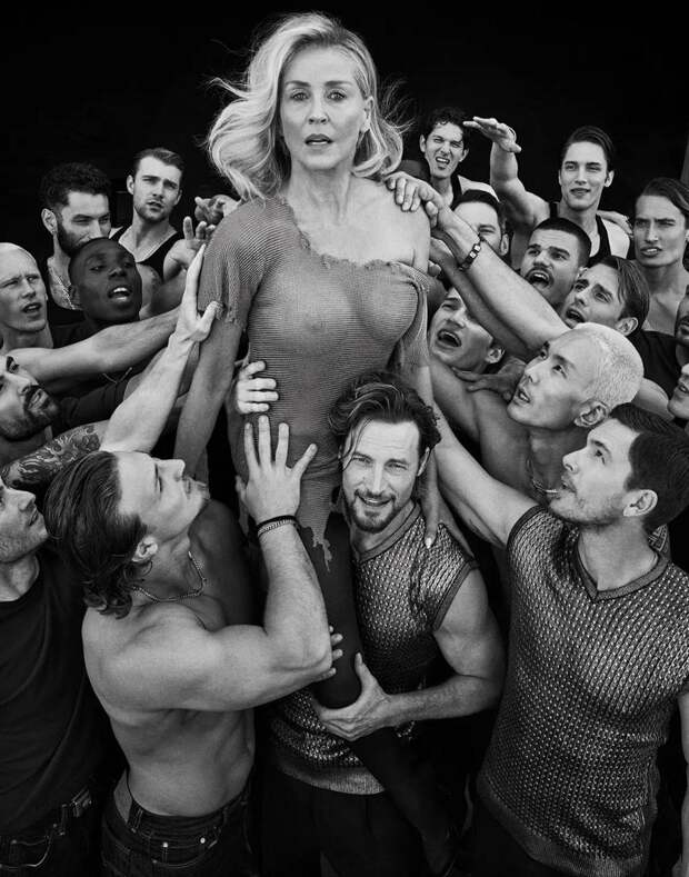 Вслед за Шэрон Стоун фотосессию топлесс сделала Эль Макферсон