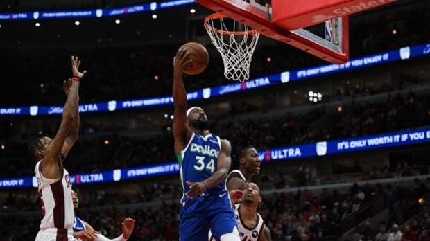 Kemba Walker playing for the Dallas Mavericks