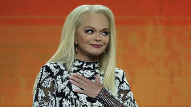 Навязчивые повторения и репетиции: эксперт объяснил поведение Долиной