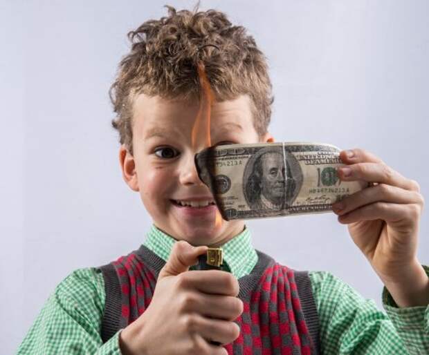 Налог для несовершеннолетних: в Госдуме хотят собирать деньги со школьников?