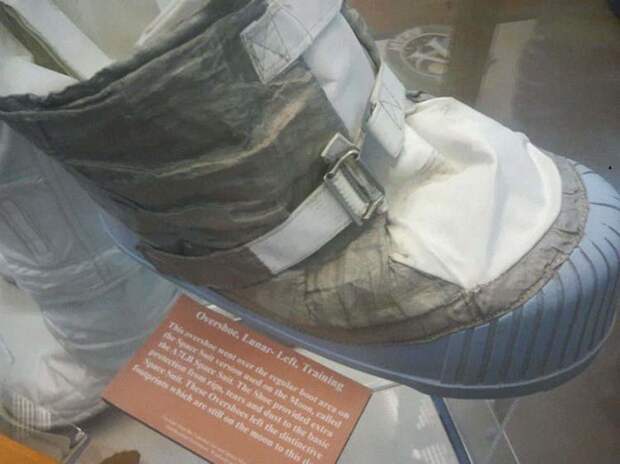 Эти ботинки выполняли роль дополнительной защиты астронавт, луна, наука, ученые