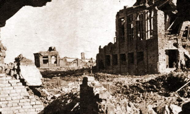 Развалины одного из посёлков - Плацдарм раздора | Warspot.ru