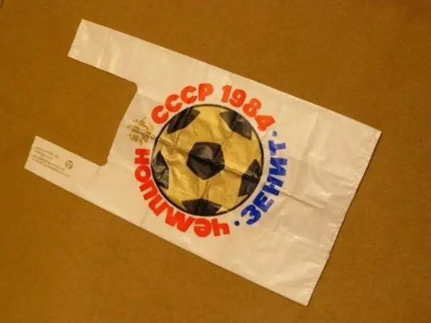 Почему в СССР пластиковый пакет был модным аксессуаром?