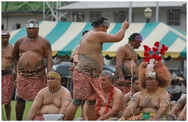 Кстати мужчины Науру не отстают от женщины и чем толще, тем красивее женщины, новости со всего мира, обычаи, ожирение, полные, страны