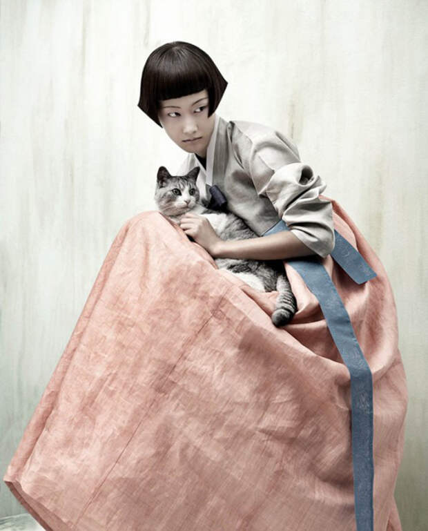 Сдержанные, изысканные, но в то же время очаровательные образы азиаток в работах корейского фотографа Кенг Ким Су (Kyung Kim Soo). 