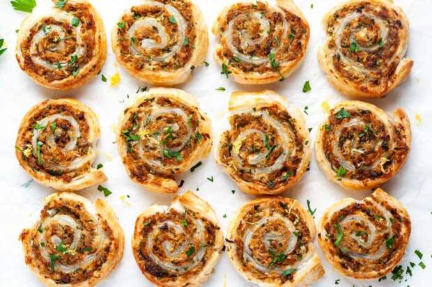 Рулетики. \ Фото: itsnotcomplicatedrecipes.com. Рулетики. \ Фото: itsnotcomplicatedrecipes.com.