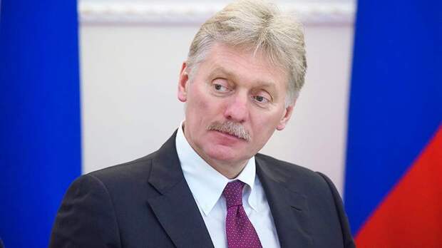 Песков отказался комментировать избиение сыном Кадырова поджигателя Корана