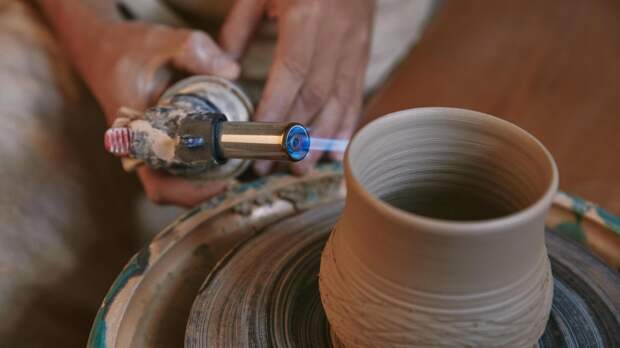 «Не боги горшки обжигают»: как поговорка учит нас адекватно оценивать себя и свои силы