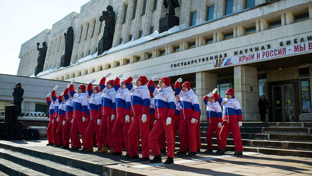 Во время митинга в Омске в честь третьей годовщины присоединения Крыма к России, март 2017 года