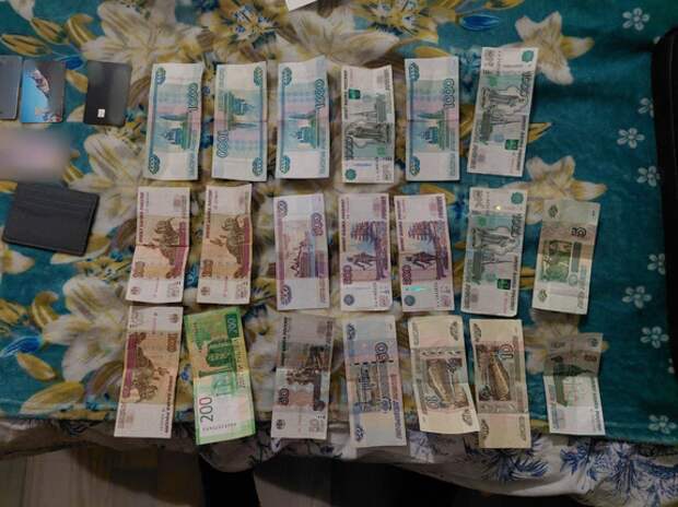 Пенсионерка из Крыма лишилась миллиона рублей, поверив мошенникам