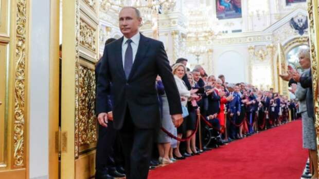 Михаил Хазин: элиты будут стараться подставить Путина, отбирая у россиян деньги Михаил Хазин: элиты будут стараться подставить Путина, отбирая у россиян деньги