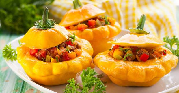 Pattypan squash stufeed with vegetables and meat
