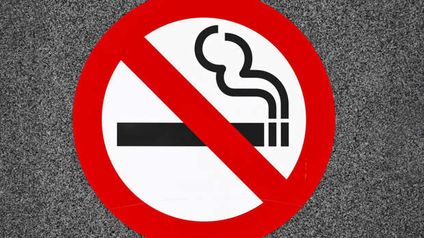 Адвокат Артякова рассказала, как обязать соседа не курить на балконе