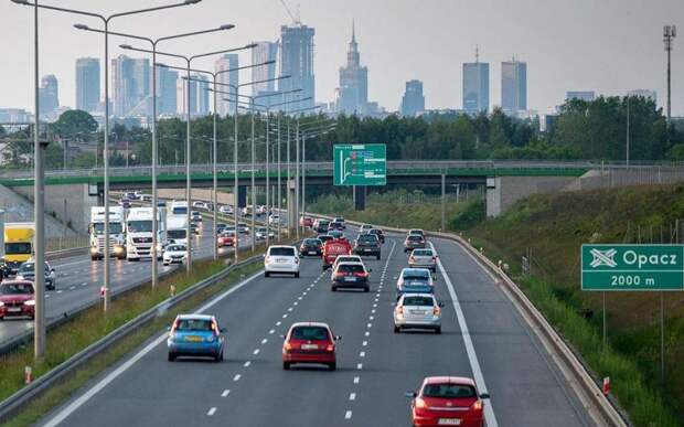 Польша закрывает военные объекты для китайских автомобилей