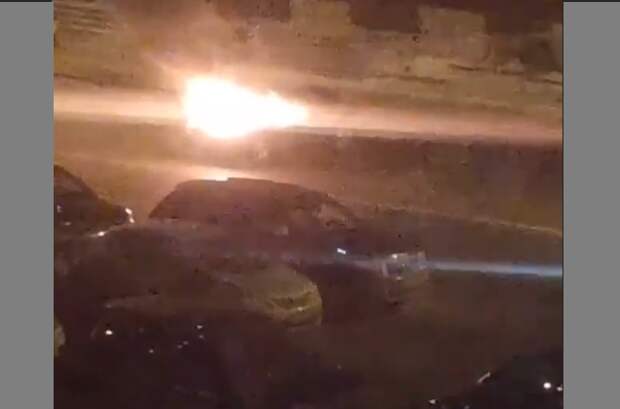 На Сходненской ночью загорелся автомобиль