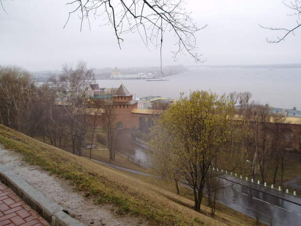 Фото Слияние реки Оки и Волги в Нижнем Новгороде.