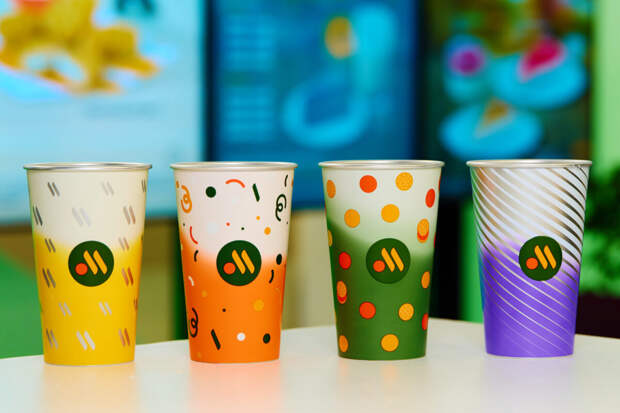 «Вкусно — и точка» представляет свою первую коллекцию стаканов-хамелеонов