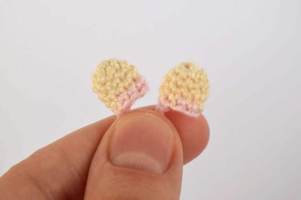 Зайчик амигуруми крючком