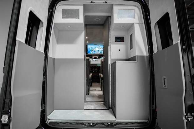Пуленепробиваемый Mercedes Sprinter от компании Lexani Motorcars