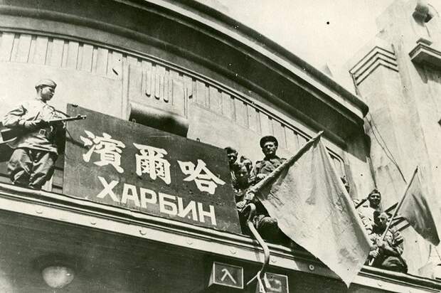 2 сентября 1945 года в 9:02 по токийскому времени Япония подписала Акт о капитуляции война, капитуляция, мир