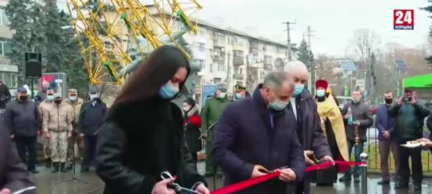 В Симферополе торжественно открыли Аллею космонавтов