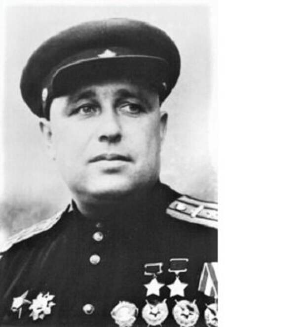 Командир 53-й гвардейской танковой бригады Дважды Герой Советского Союза гвардии полковник танковых войск Архипов Василий Сергеевич. Осень 1944 года.