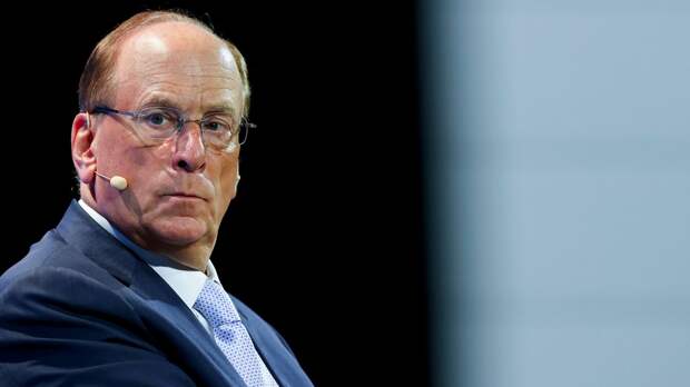 Глава BlackRock предупредил о рисках ИИ для мирового рабочего класса