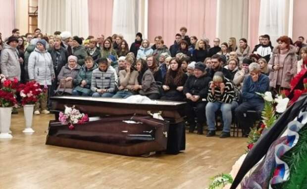 Сколько можно терпеть школьников-хамов? Пора их наказывать по закону - депутат Смолин