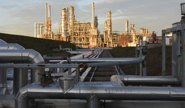 Politico: Украина просит ЕК помочь с поставками нефти в Венгрию и Словакию