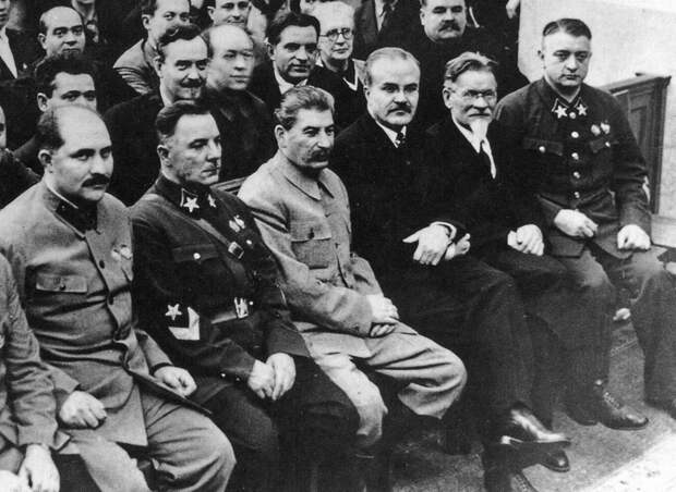Почему Сталин расстрелял маршала Тухачевского?