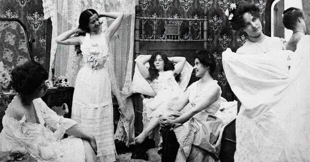 Лечение ртутью, пьянство и роскошь: как жилось женщинам в борделях России в 19 веке