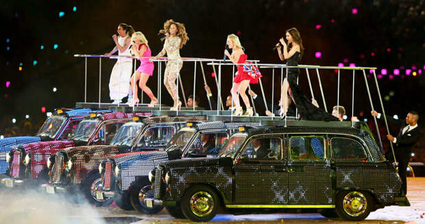 На снимке: выступление группы Spice Girls, 2012 год.