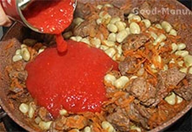 Тушеное мясо с фасолью в томате