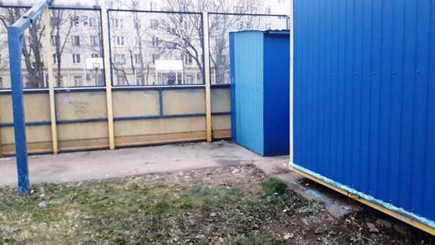 Хоккеисты хранят здесь спортивный инвентарь / Фото: ГБУ «Жилищник района Северное Тушино»
